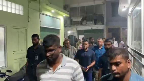 އިވްނިންގ ކެފޭގައި ރޯވުން