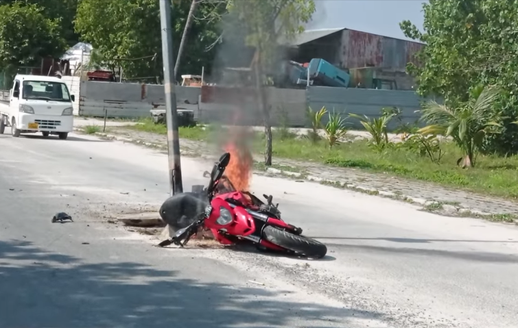 މިއަދު އެކްސިޑެންޓްވެ އަލިފާން ރޯވި ސައިކަލް