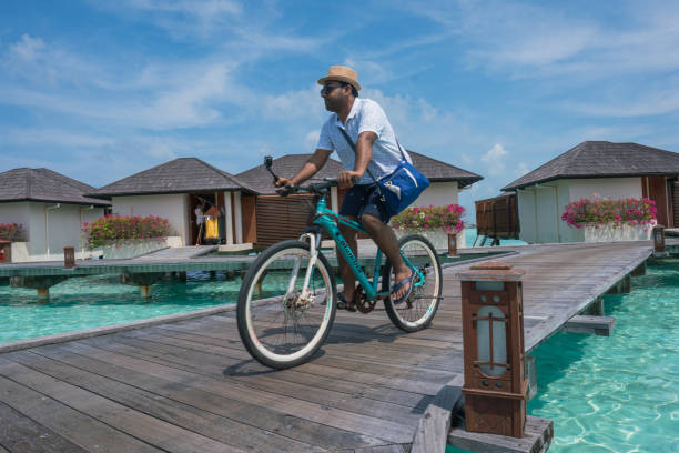 ރާއްޖޭގެ ރިސޯޓެއްގެ އޯވަރ ވޯޓަރ ޖެޓީއެއްގެ މަތީގައި އިންޑިއާ މީހަކު ބައިސްކަލު ދުއްވަނީ