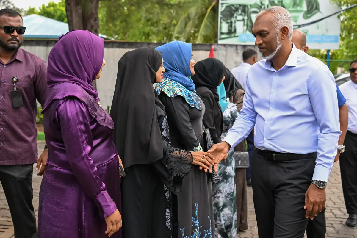 President Muizzu meets with the residents of GA. Villingili
