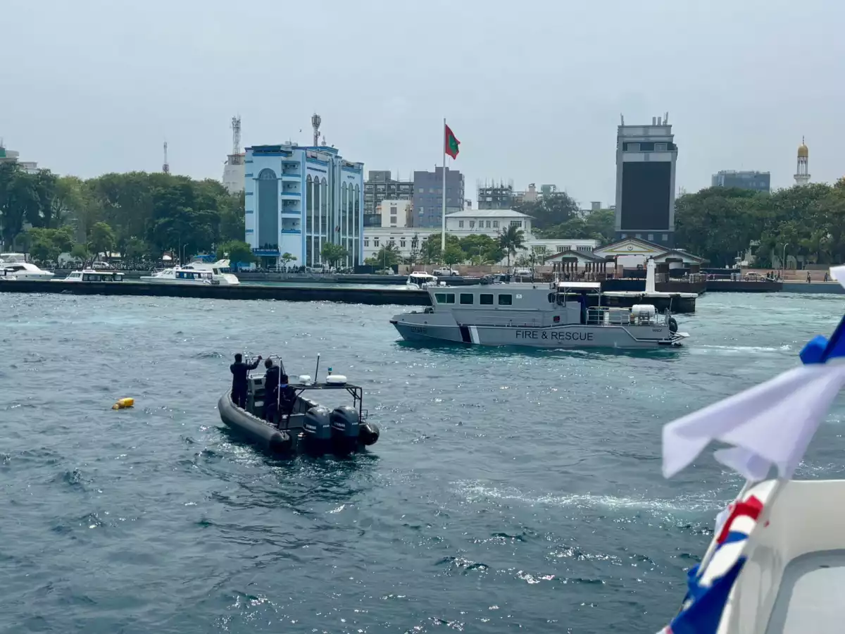 މަސްވެރިންގެ އިހުތިޖާޖުގެ ބައިވެރިން މާލެ އަށް ދަތުރު ފެށުމާއެކު އެމްއެންޑީއެފް ކޯސްޓް ގާޑުން ވަނީ މާލޭ ނެރު ބަންދު ކޮށް، ފޯރި މަރަން ފަށާފަ - ފޮޓޯ: ރާއްޖެއެމްވީ