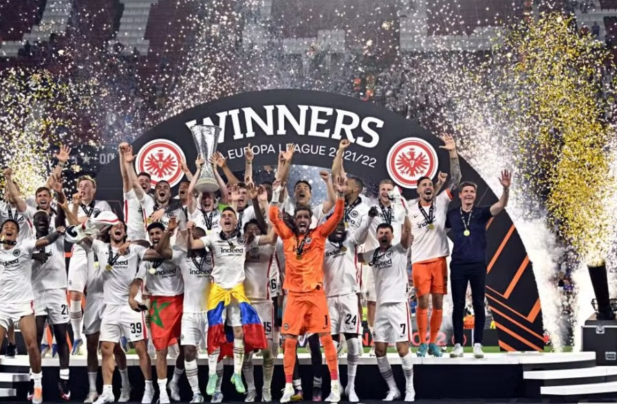 ޔޫރަޕާ ލީގުގެ ޗެމްޕިއަންކަން ފްރޭންކްފާޓުން ކާމިޔާބުކުރުން