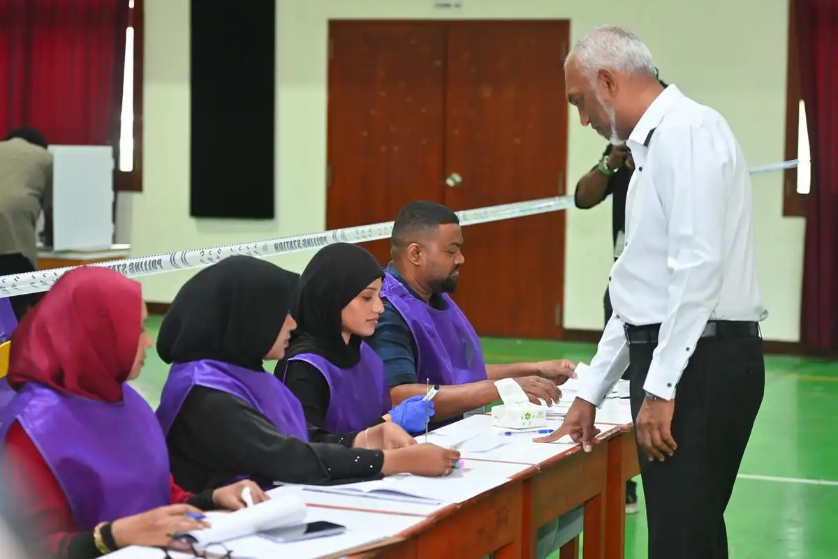 ރައީސް މުއިއްޒު ވޯޓު ލައްވަނީ