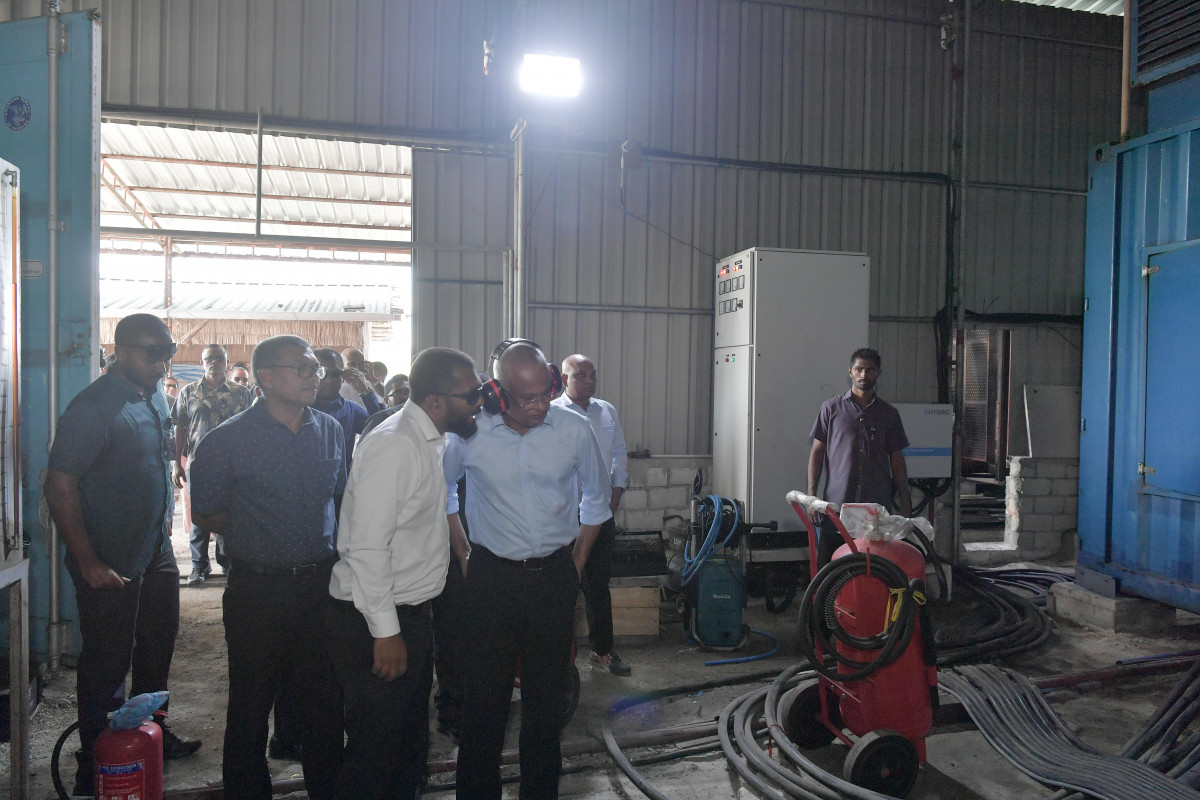 13 ޖުލައި 2019 --ރައީސް ވަނީ ތިނަދޫ އިންޖީނުގެއަށް ޒިޔާރަތްކުރައްވާ އެތަނުގެ މަސައްކަތްތައް ބައްލަވައިލާފައި-- ފޮޓޯ: ރައީސްއޮފީސް