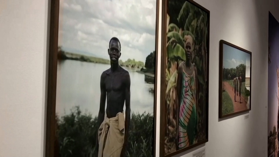 ނީލަ ކޯރާ ގުޅިގައިވާ ބައެއް ވާހަކަތައް ދައްކުވައިދޭ މައުރަޒު