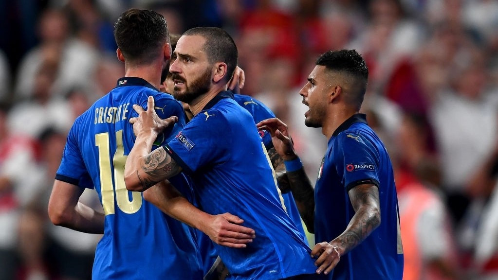 އިޓަލީ އާއި އިންގްލެންޑް ބައްދަލުކުރި މެޗުގެ ތެރެއިން، އިޓަލީ ކުޅުންތެރިން ލަނޑު ޖެހުމަށްފަހު އުފާފާޅުކުރަނީ - ފޮޓޯ: ގެޓީ އިމޭޖަސް 