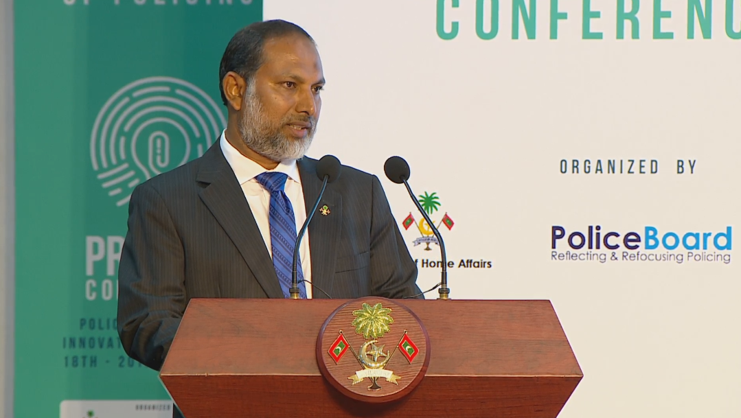 ޕޮލިސް ރިސަރޗް އިނޮވޭޝަން ކޮންފަރެންސްގައި ހޯމް މިނިސްޓަރު އިމްރާން އަބްދުﷲ ވާހަކަފުޅުދައްކަވަނީ