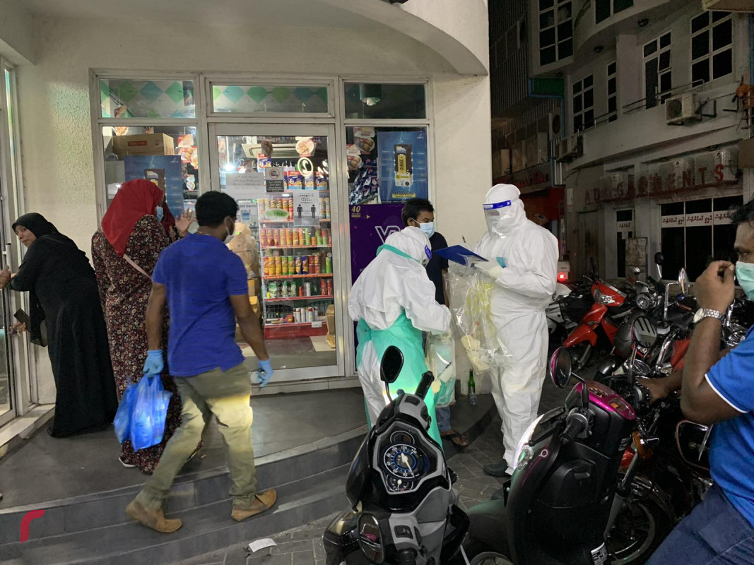 ސާމްޕަލް ނެގުމުގައި ސިއްހީ އޮފިޝަލުންތަކެއް ހަރަކާތްތެރިވަނީ