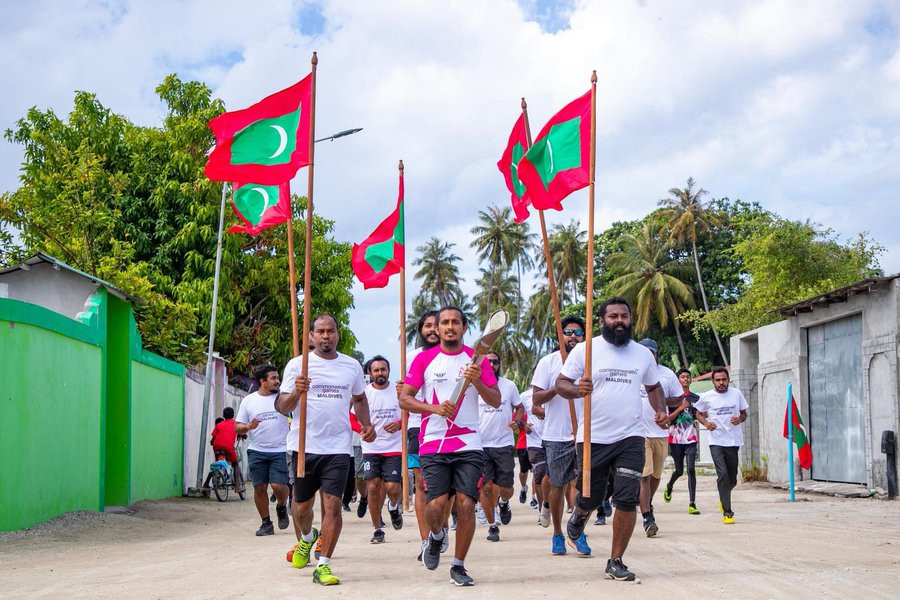 ދަންމަރާއެކު ނޮޅިވަރަންފަރުގެ ރައްޔިތުން ދުވަނީ