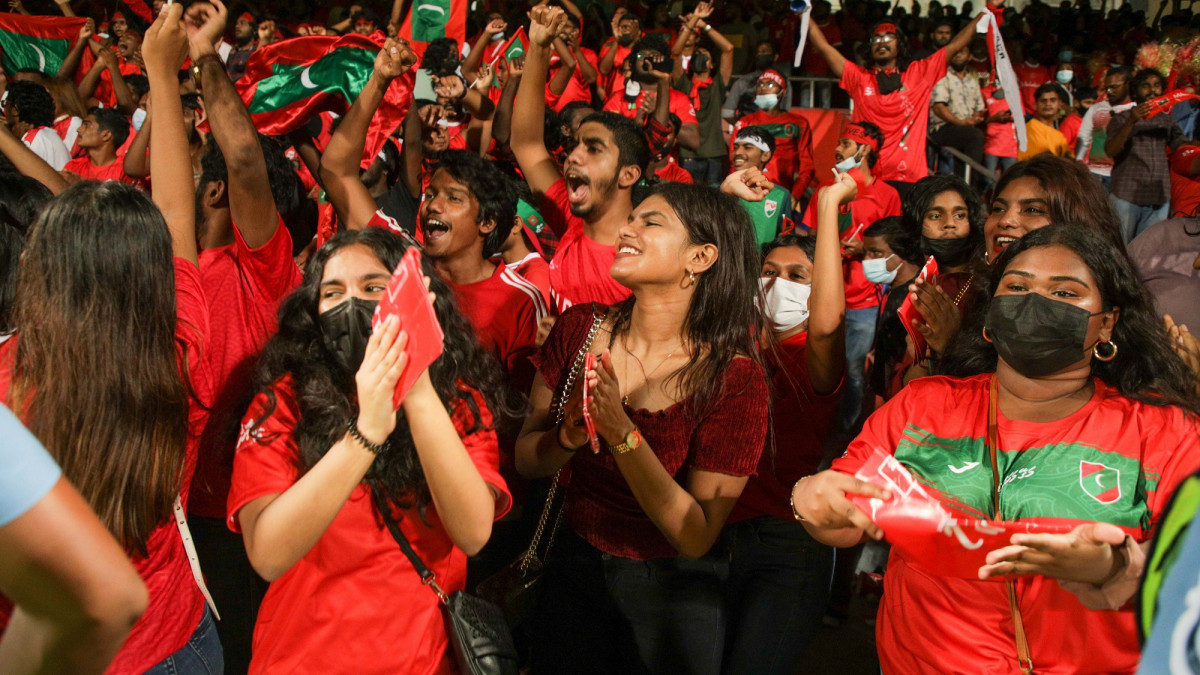 ރާއްޖެ އާއި ބަންގްލަދޭޝް ބައްދަލުކުރި މެޗު ބަލަން ދަނޑަށް ވަން ރާއްޖޭގެ ސަޕޯޓަރުން - ފޮޓޯ: އިމޭޖަސް.އެމްވީ