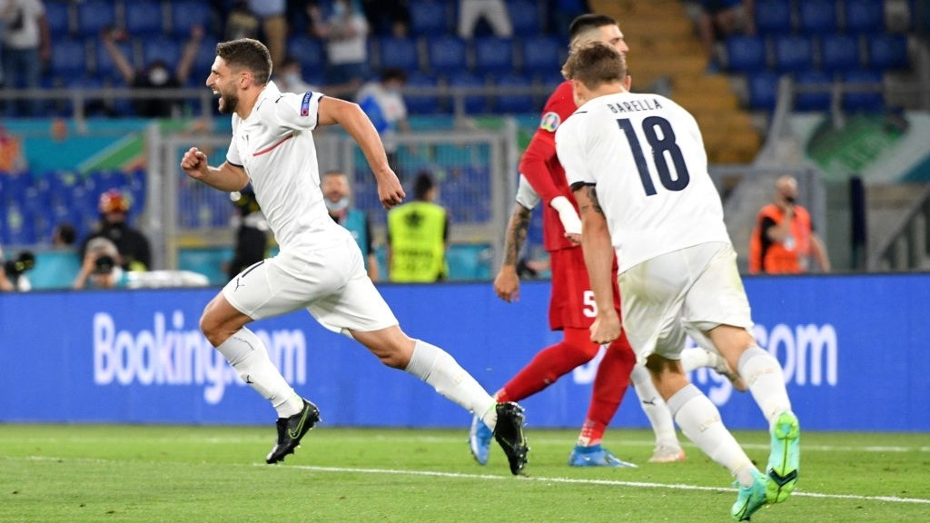 ތުރުކީ އާއި އިޓަލީ ބައްދަލުކުރި މެޗުގެ ތެރެއިން އިޓަލީގެ ކުޅުންތެރިން ލަނޑު ޖެހުމަށްފަހު އުފާފާޅުކުރަނިކޮށް - ފޮޓޯ: ގެޓީ އިމޭޖަސް