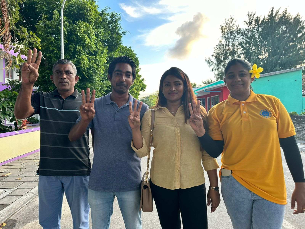 ނައިބު ރައީސްގެ އާއިލާ ވެސް ރައީސް ޞާލިހާއި އެކު
