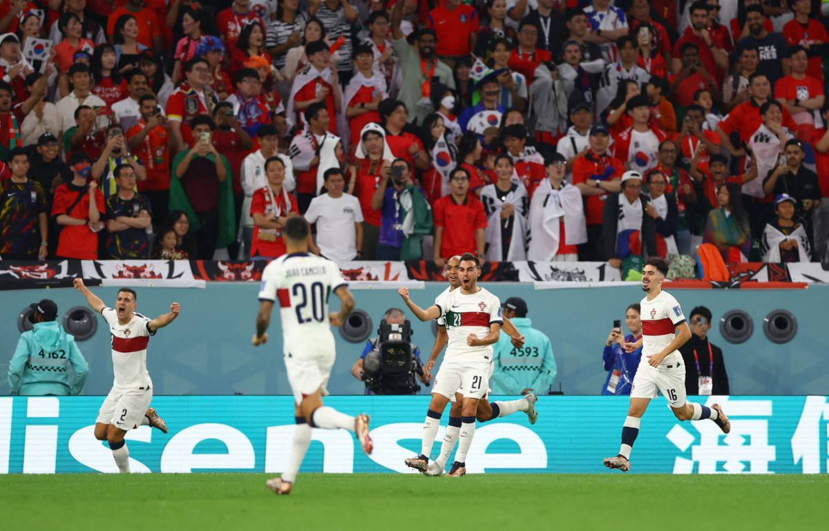 ކޮރެއާ އަދި ޕޯޗުގަލް ބައްދަލު ކުރި މެޗުގެ ތެރެއިން - ފޮޓޯ: ރޮއިޓާސް