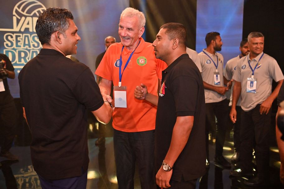 ގުޑީސްގެ ކޯޗު މިލޮރަޑް ނައިބު ރައީސް ފައިސަލް އަދި މިނިސްޓަރު މަޙްލޫފާއެކު