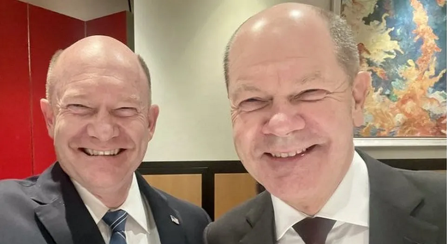 ޖަރމަނީ ގެ ޗާންސެލަރ ޝޫލްޒް އަދި އެމެރިކާގެ ސެނެޓަރ ކޫންސް