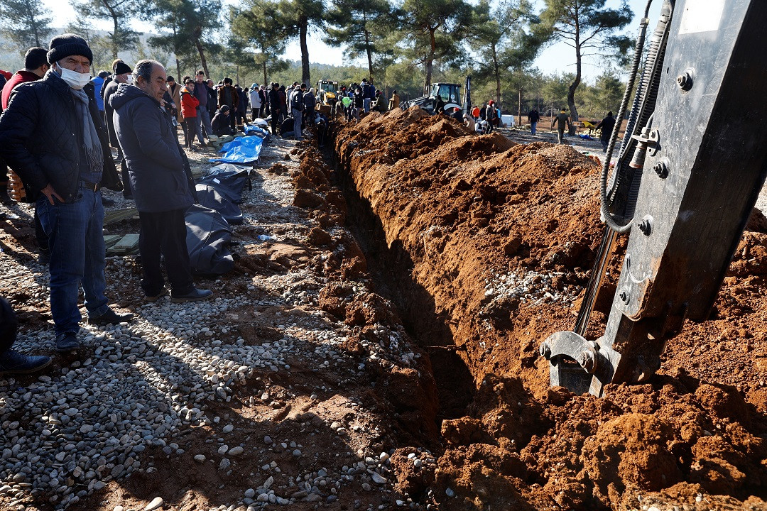 ތުރުކީ ސީރިޔާ ބިންހެލުމުގައި މަރުވި ބައެއް މީހުން ވަޅުލުމަށް ތައްޔާރުވަނީ