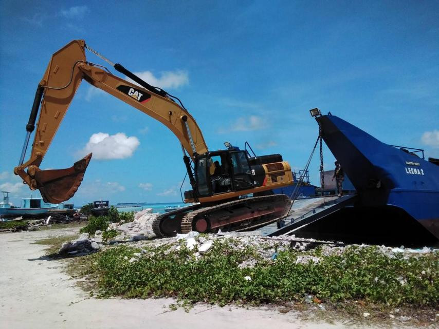 ދ. މީދޫ ބަނދަރުގެ މަސައްކަތް ފެށުމަށްޓަކައި ޕްރޮޖެކްޓް ސައިޓް މޮބިލައިޒްކުރުން