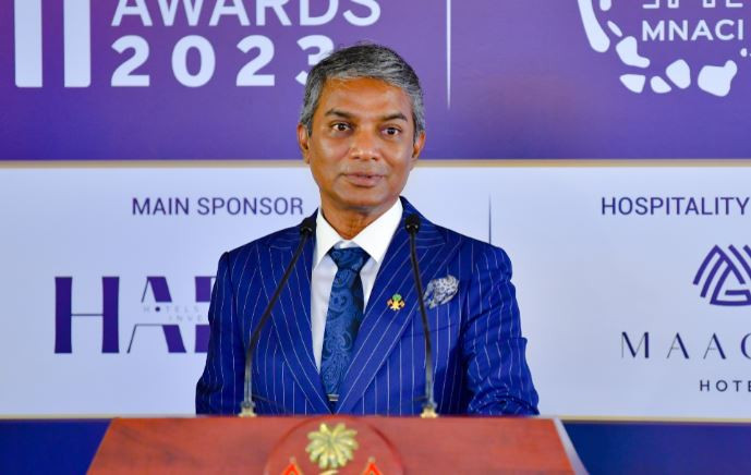 ކޮންސްޓްރަކްޝަން އިންޑަސްޓްރީ އެވޯޑް ދެއްވުމުގެ ޙަފްލާގައި މަސީގެ ރައީސް މުޙައްމަދު އަލީ ޖަނާހް ވާހަކަދައްކަވަނީ