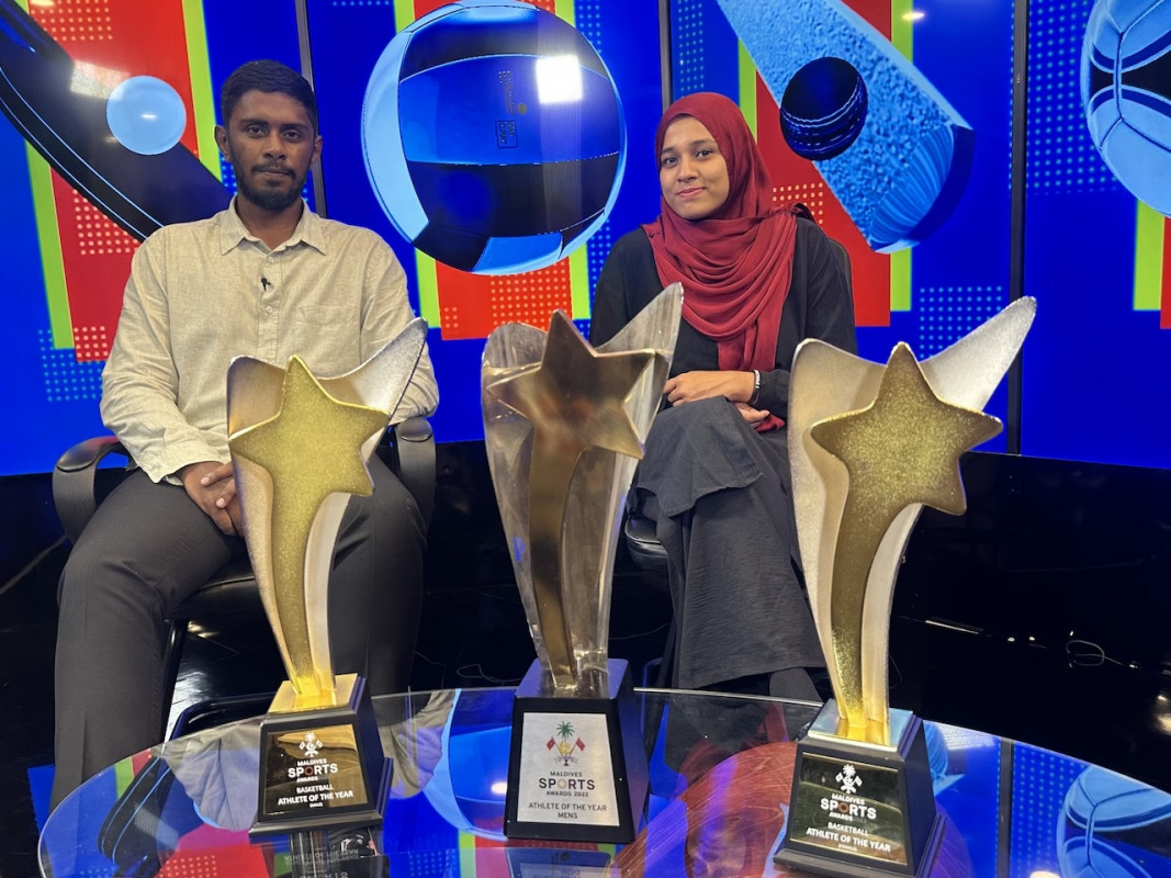 އިއްކޮ އާއި އަމްޒަރު ރާއްޖެ ޓީވީ ސެޓްގައި އެވޯޑްތަކާއެކު