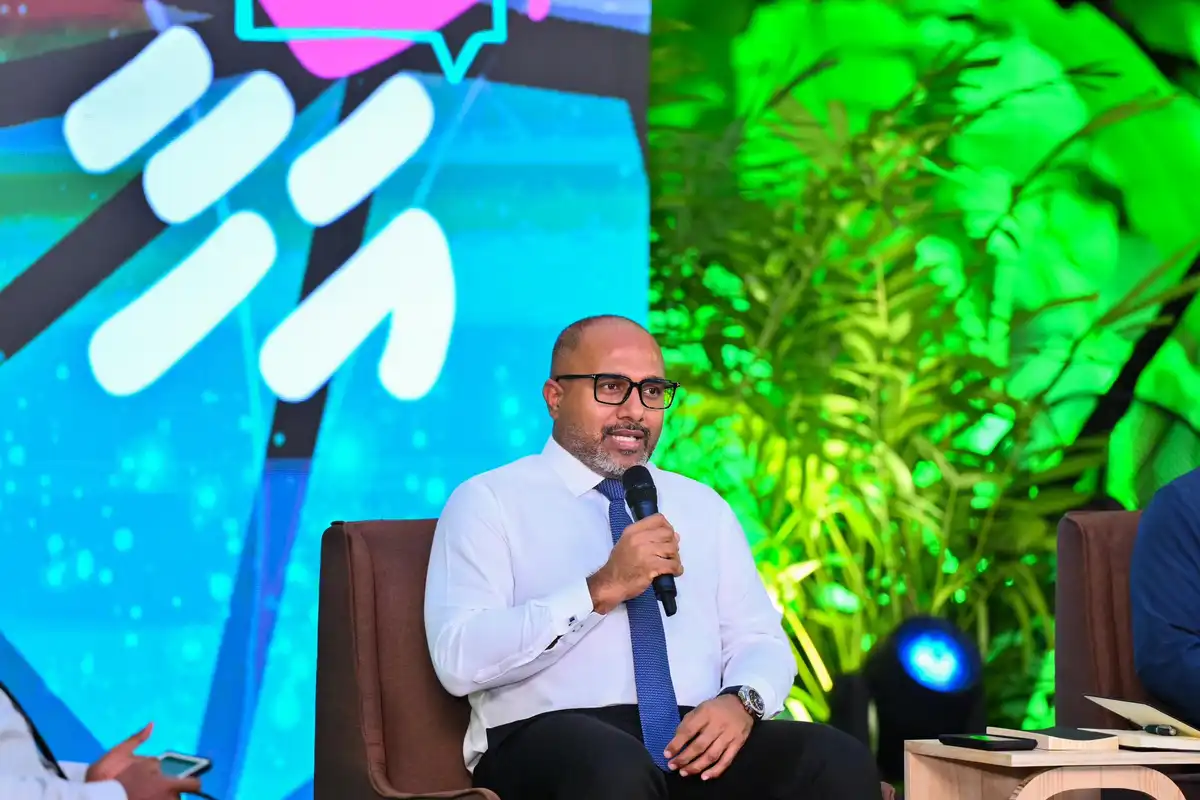 ރައީސް އޮފީހުން ބޭއްވި "އަހާ ފޯރަމް" ގައި މިނިސްޓަރު އިހުސާން ވާހަކަދައްކަވަނީ