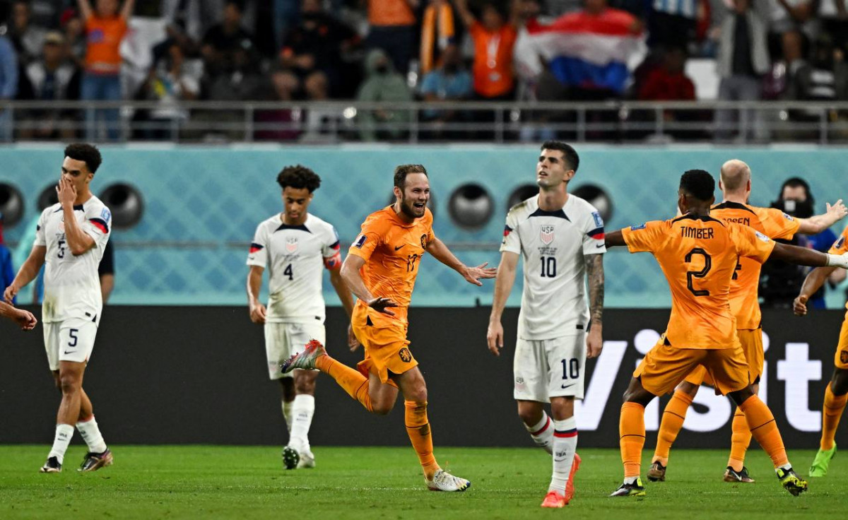 އެމެރިކާ އަދި ނެދަލެންޑްސް ކުޅުނު މެޗުގެ ތެރެއިން - ފޮޓޯ: ރޮއިޓާސް