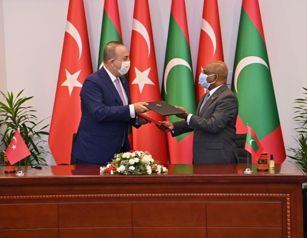 ދިވެހިރާއްޖޭގެ ފޮރިން ސަރވިސް އިންސްޓިޓިއުޓާއި ތުރުކީވިލާތުގެ ޑިޕްލޮމެސީ އެކަޑަމީ އާއި ދެމެދު ގުޅުން ހަރުދަނާކުރުމުގެ އެއްބަސްވުމުގައި ސޮއިކުރުން