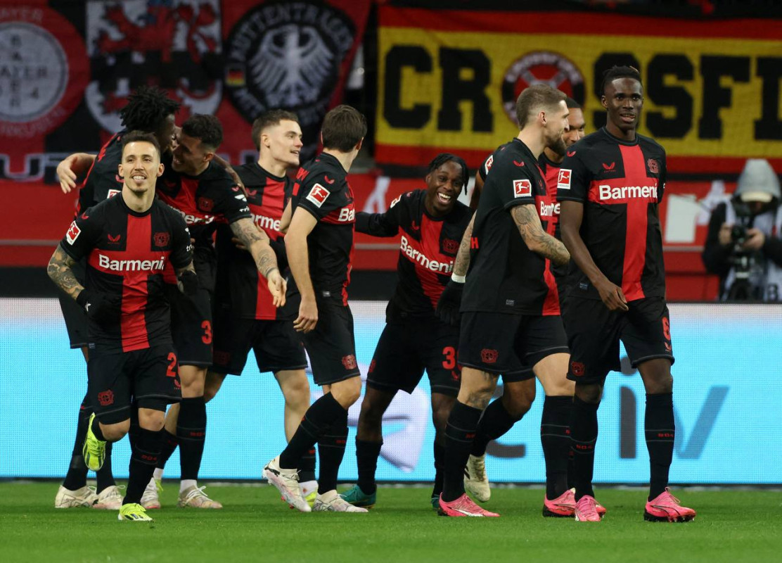 މައިންޒާ ދެކޮޅަށް ކުޅުނު މެޗުގައި ލެވަކޫސަންގެ ކުޅުންތެރިން އުފާ ފާޅު ކުރަނީ