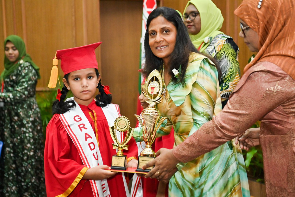 ފަޒްނާ އަޙްމަދު، އެކްސެލް އިންޓަރނޭޝަނަލް ސްކޫލުގެ ދަސްވެނިވުން 2023 ގެ ޖަލްސާ ޝަރަފުވެރިކޮށްދެއްވަނީ