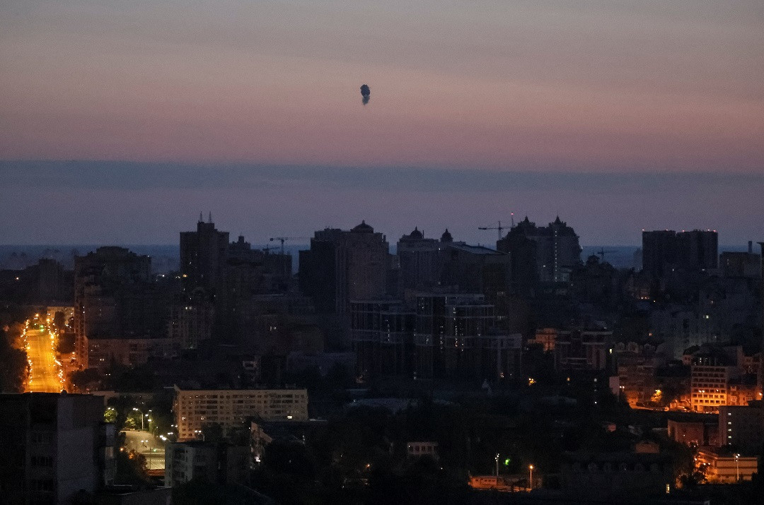 ކިއެވް އުފެދުނު އަހަރީ ދުވަހާ ދިމާކޮށް، ރަޝިއާއިން މިހާތަނަށް ދިން އެންމެ ބޮޑު ޑްރޯން ހަމަލާ އެސިޓީއަށް އަމާޒުކޮށްފި