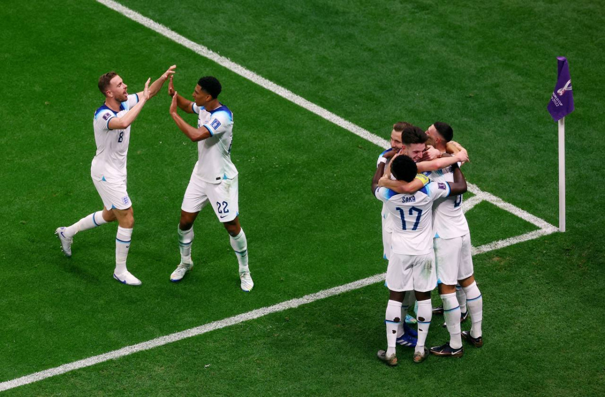 އިންގްލެންޑް އަދި ސެނެގާލް ކުޅުނު މެޗުގެ ތެރެއިން - ފޮޓޯ: ރޮއިޓާސް