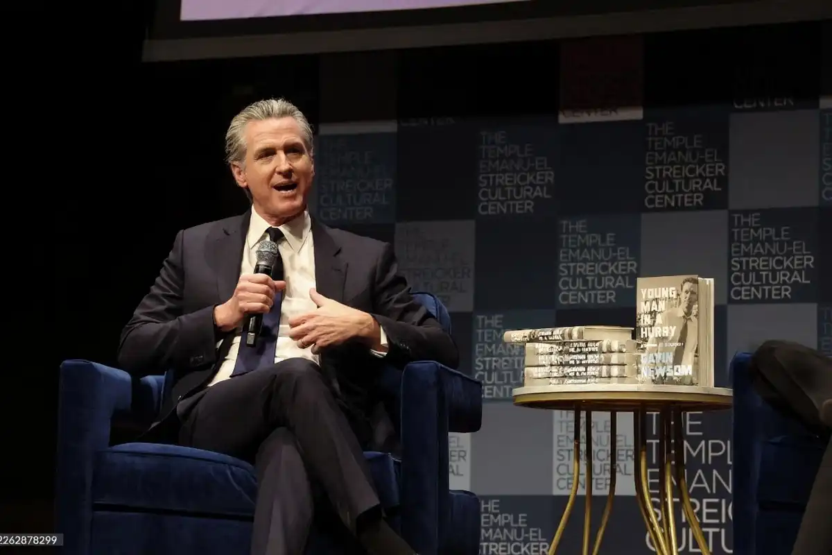 ކެލިފޯނިއާގެ ގަވަރުނަރު ގެވިން ނިއުސަމް