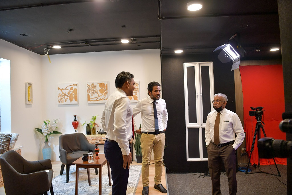 ރާއްޖެޓީވީގެ 'ފަށާއިރު' ޕްރޮގްރާމަށް ރައީސުލްޖުމްހޫރިއްޔާގެ ނައިބު ފައިސަލް ނަސީމް ވަޑައިގެންނެވުން - ފޮޓޯ: ރައީސް އޮފީސް 