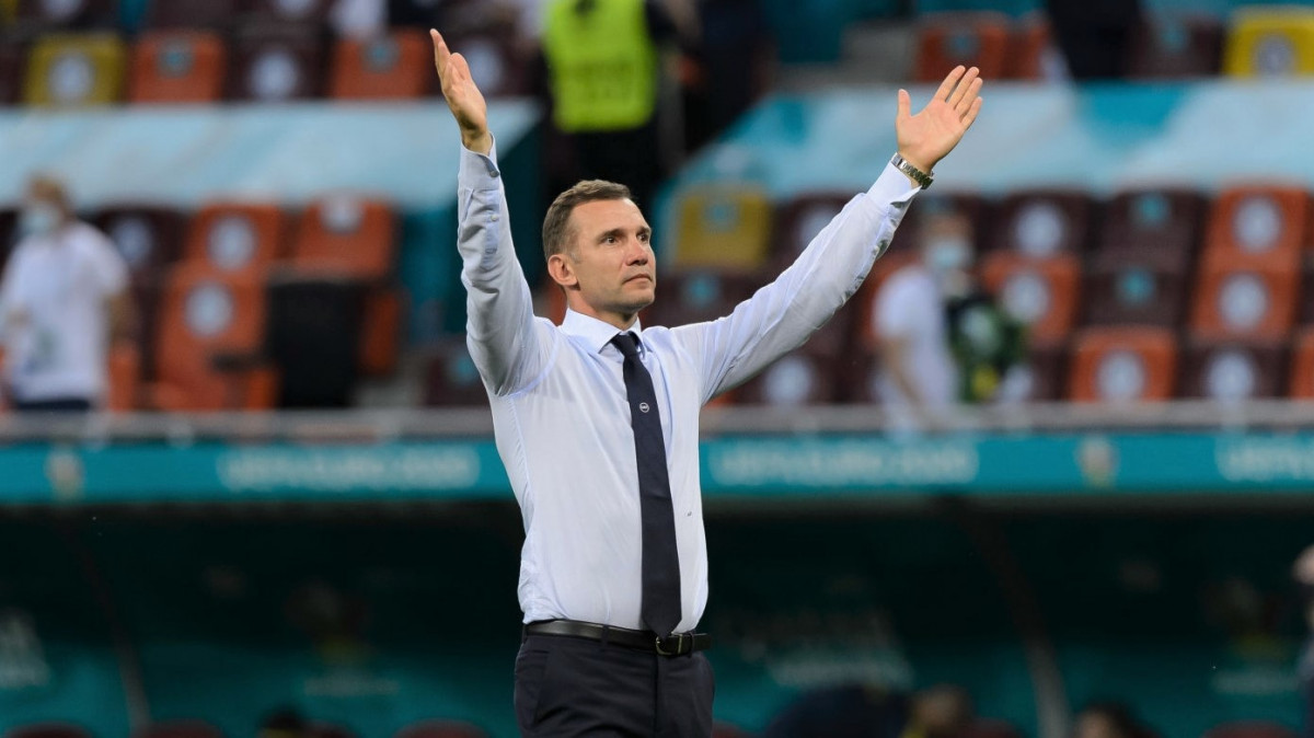 ޔޫކްރޭނުގެ ކޯޗުގެ މަގާމުން ވަކިވި އަންދްރޭ ޝެވްޗެންކޯ