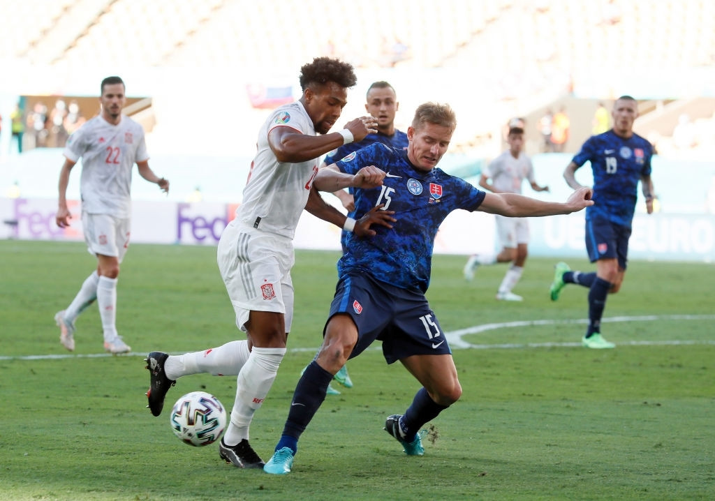 ސްލޮވާކިއާ އާއި ސްޕެއިން ބައްދަލުކުރި މެޗުގެ ތެރެއިން - ފޮޓޯ ގެޓީ އިމޭޖަސް 