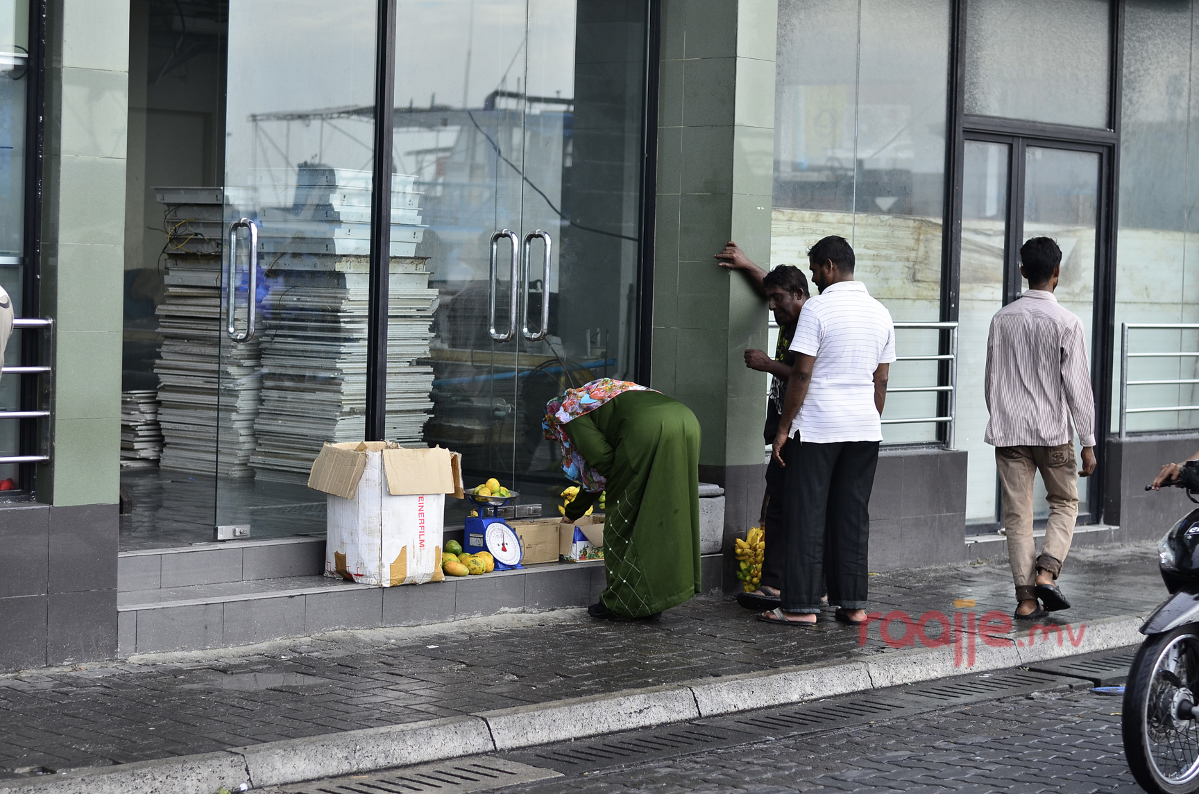މާލެ ލޯކަލް މާރުކޭޓު ސަރަހައްދު ގައި ވިޔަފާރި ކުރުން 