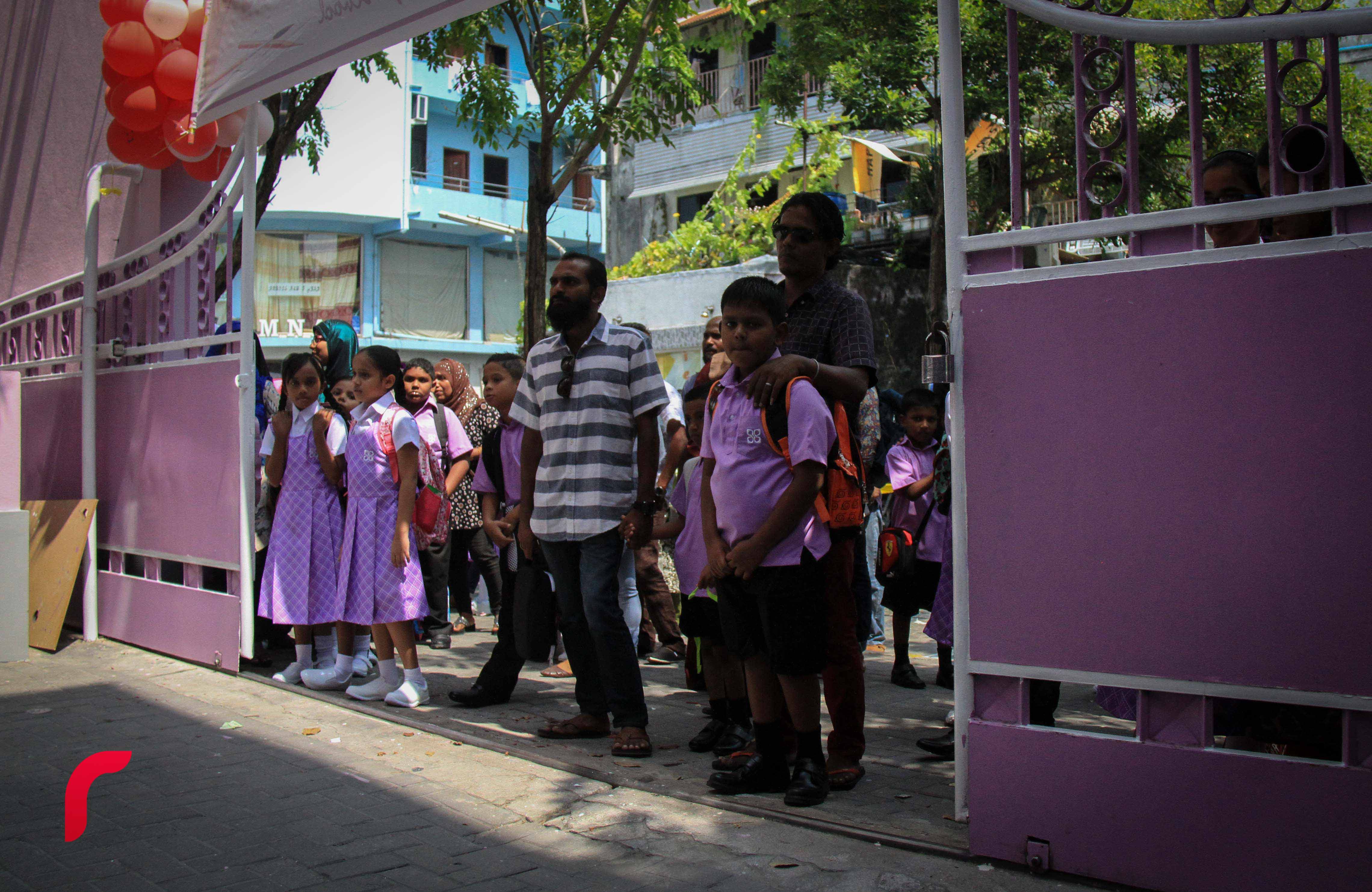  ޖެނުއަރީ 8 2017- ދިރާސީ އާ އަހަރުގެ ކިޔެވުން 78،000 ދަރިވަރުންނާއި 7700 ޓީޗަރުންނާއިއެކު ފެށުން .---ފޮޓޯ: މުހައްމަދު ޝަރުހާން/ ރާއްޖެ އެމްވީ