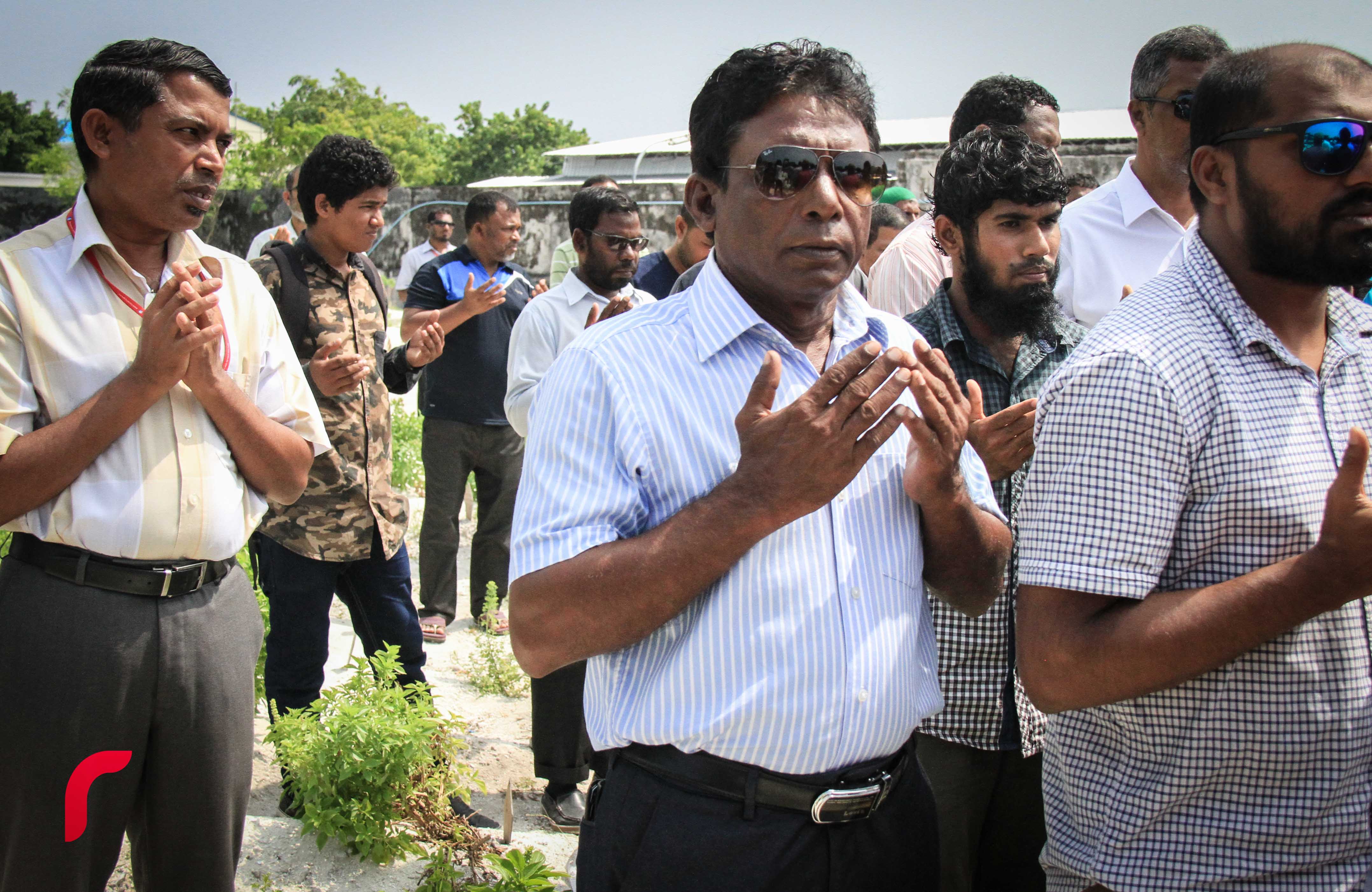 މ. ލައިޓް ސިގްނަލް ގޭގެ ފަސްވަނަ ބުރީގެ ކޮޓަރިއެއްގައި މަރުވެފައި ތިއްބައި އިއްޔެ ފެނުނު ދެމަފިރިން ވަޅުލުން