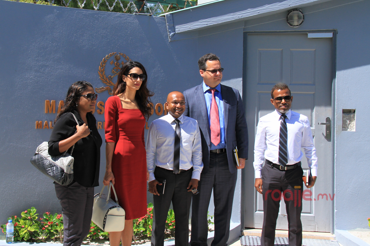 ރައީސް ނަޝީދުގެ އެހެން ބައެއް ވަކީލުންނާއިއެކު ޖެރަޑް ޖެންސަރ (ކ-2)