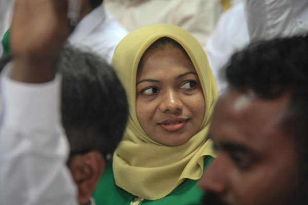 މާލެ: ޖެނުއަރީ 22، 2017:މިރޭ މާބްލްގައި ބޭއްވި އެމްޑީޕީ ގައުމީ މަޖިލީހުގެ 149 ވަނަ ޖަލްސާ. މި ޖަލްސާގަައި އެމްޑީޕީ އިސްތިއުނާފު މަޖިލީހަށް 9 މެމްބަރުން އައްޔަންކޮއްފައިވޭ، މީގެ އިތުރުން ލޯކަލް ކައުންސ