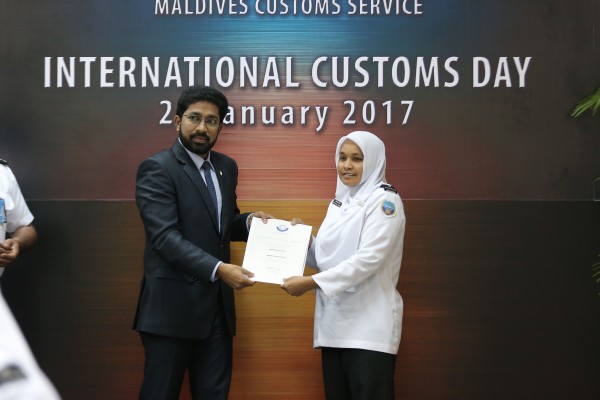 މާލެ: ޖެނުއަރީ 26، 2017:އަސިކުޑާ ވޯލްޑް އިފްތިތާހް ކުރުމާއި ބައިނަލަގްވާމީ ކަސްޓަމްސް ދުވަސް ފާހަގަ ކުރުމައް ބޭއްވި ހަފްލާ— ފޮޓޯ: މުހައްމަދު ޝަރުހާން/ ރާއްޖެ އެމްވީ