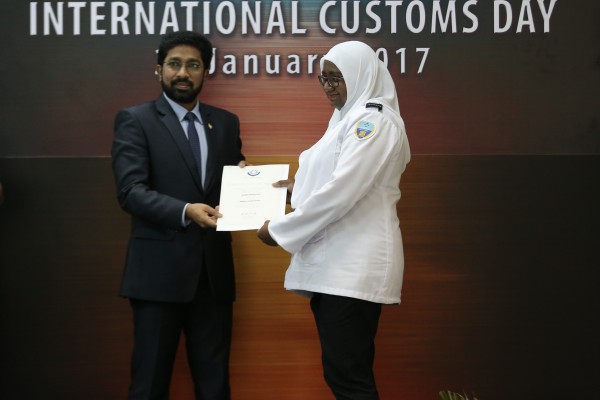 މާލެ: ޖެނުއަރީ 26، 2017:އަސިކުޑާ ވޯލްޑް އިފްތިތާހް ކުރުމާއި ބައިނަލަގްވާމީ ކަސްޓަމްސް ދުވަސް ފާހަގަ ކުރުމައް ބޭއްވި ހަފްލާ— ފޮޓޯ: މުހައްމަދު ޝަރުހާން/ ރާއްޖެ އެމްވީ