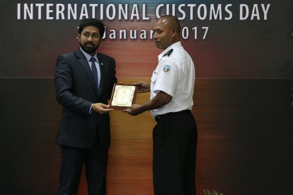 މާލެ: ޖެނުއަރީ 26، 2017:އަސިކުޑާ ވޯލްޑް އިފްތިތާހް ކުރުމާއި ބައިނަލަގްވާމީ ކަސްޓަމްސް ދުވަސް ފާހަގަ ކުރުމައް ބޭއްވި ހަފްލާ— ފޮޓޯ: މުހައްމަދު ޝަރުހާން/ ރާއްޖެ އެމްވީ