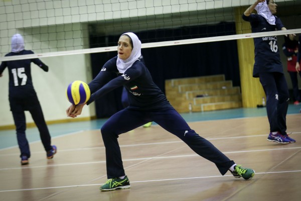 މާލެ: ޖެނުއަރީ 26، 2017 އޭވީސީ ސެންޓްރަލް ޒޯން އަންހެން ވޮލީ މުބާރާތަށް ތައްޔާރުވުމަށް އިރާން އަންހެން ވޮލީ ޓީމު ކުރިޔަށް ގެންދިޔަ ފަރިތަކުރުންތަކުގެ ތެރެއިން— ފޮޓޯ: މުހައްމަދު ޝަރުހާން/ ރާއްޖެ އެމްވީ