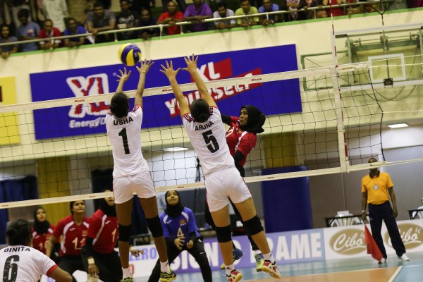 މާލެ، ޖެނުއަރީ 27، 2017. އޭވީސީ ސެންޓްރަލް ޒޯން އަންހެން ވޮލީ ބޯލް މުބާރާތުގެ ކޮލިފިކޭޝަންގައި  އޭޝިއާ ޒޯންގައި ރާއްޖެ އަދި ނޭޕާލް ކުޅުނު މެޗުގެ. މިމެޗް ސީދާ ތިންސެޓް އިން ނޭޕާލް ވަނީ ކާމިޔާބު ކޮއްފައ