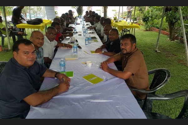 ލަންކާ: ޖެނުއަރީ 30، 2017. ރައީސް ނަޝީދު ލަންކާ އަށް ވަޑައިގެން އެމްޑީޕީގެ އިސްބޭފުޅުންނާއިއެކު ބާއްވާ ބައްދަލުވުމުގެ ތެރެއިން .-- ފޮޓޯ: މުހައްމަދު ޝަރުހާން/ ރާއްޖެ އެމްވީ