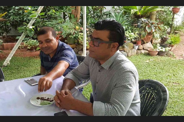 ލަންކާ: ޖެނުއަރީ 30، 2017. ރައީސް ނަޝީދު ލަންކާ އަށް ވަޑައިގެން އެމްޑީޕީގެ އިސްބޭފުޅުންނާއިއެކު ބާއްވާ ބައްދަލުވުމުގެ ތެރެއިން .-- ފޮޓޯ: މުހައްމަދު ޝަރުހާން/ ރާއްޖެ އެމްވީ