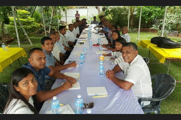 ލަންކާ: ޖެނުއަރީ 30، 2017. ރައީސް ނަޝީދު ލަންކާ އަށް ވަޑައިގެން އެމްޑީޕީގެ އިސްބޭފުޅުންނާއިއެކު ބާއްވާ ބައްދަލުވުމުގެ ތެރެއިން .-- ފޮޓޯ: މުހައްމަދު ޝަރުހާން/ ރާއްޖެ އެމްވީ