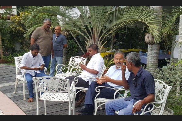 ލަންކާ: ޖެނުއަރީ 30، 2017. ރައީސް ނަޝީދު ލަންކާ އަށް ވަޑައިގެން އެމްޑީޕީގެ އިސްބޭފުޅުންނާއިއެކު ބާއްވާ ބައްދަލުވުމުގެ ތެރެއިން .-- ފޮޓޯ: މުހައްމަދު ޝަރުހާން/ ރާއްޖެ އެމްވީ