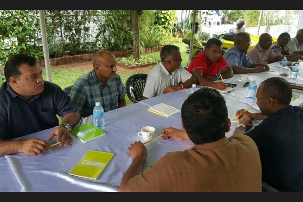 ލަންކާ: ޖެނުއަރީ 30، 2017. ރައީސް ނަޝީދު ލަންކާ އަށް ވަޑައިގެން އެމްޑީޕީގެ އިސްބޭފުޅުންނާއިއެކު ބާއްވާ ބައްދަލުވުމުގެ ތެރެއިން .-- ފޮޓޯ: މުހައްމަދު ޝަރުހާން/ ރާއްޖެ އެމްވީ