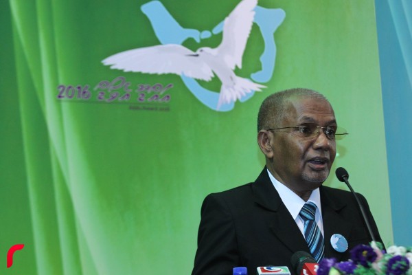 އައްޑޫ ސިޓީ ހިތަދޫ: ފެބްރުއަރީ 03، 2017:އައްޑޫ އެވޯޑް 2016 ޖަލްސާ ޝަރަފުއްދީން ސްކޫލްގައި ކުރިއަށްދަނީ.މި އެވޯޑް ހަފްލާގައި ވަނީ އެކި ރޮނގި ތަކުން 126 އެވޯޑެއް ދެވިފައި—ފޮޓޯ: މުހައްމަދު ޝަރުހާން/ ރާއް